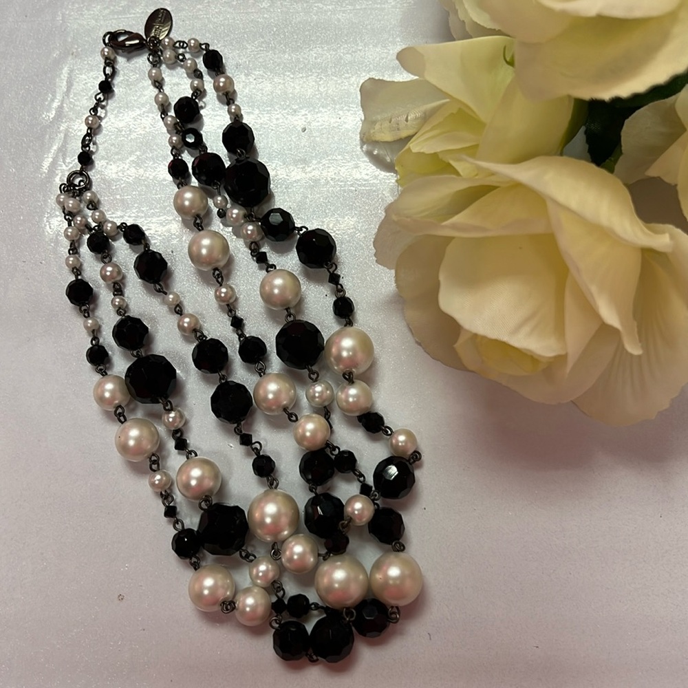 🖤WHITE HOUSE BLACK MARKET PEARL & BLACK 3 STEAND ADJUSTABLE 17” NECKLACE 🖤
